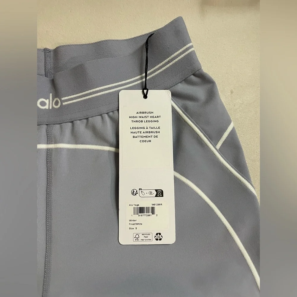 Alo Yoga NWT Airbrush High Waist Heart Throb Leggings Winter Frost Color Size S - Picture 7 of 11